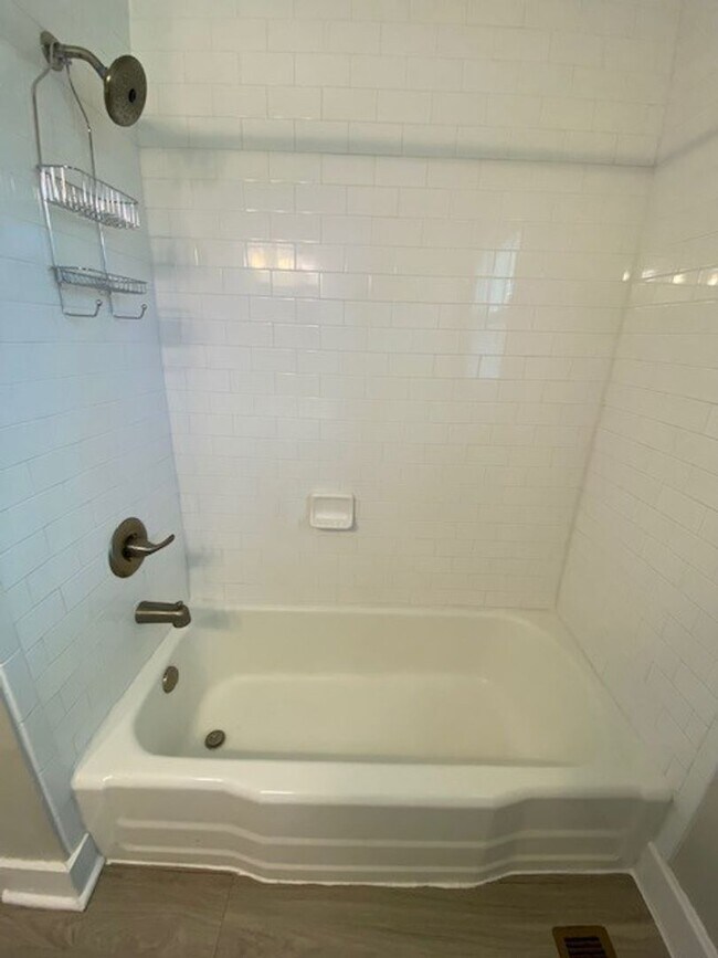 Building Photo - Minutes from Uptown!  100% Renovated!