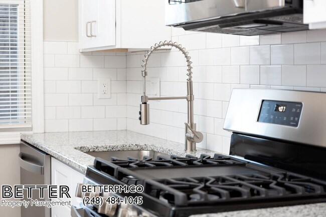 Building Photo - Modern Living in Mexicantown