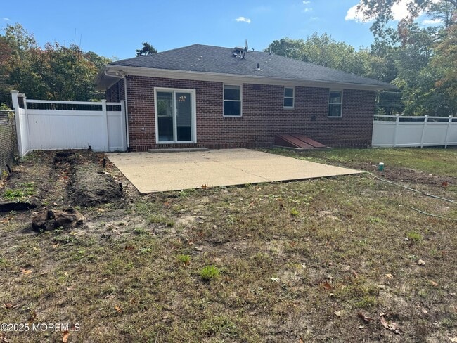 Building Photo - 196 Willow Dr