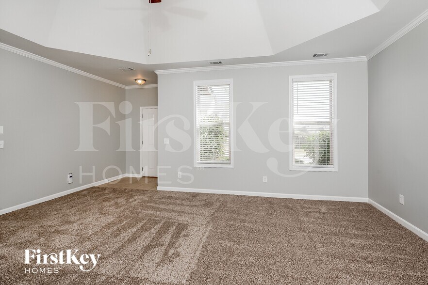 Building Photo - 1256 Washington Dr