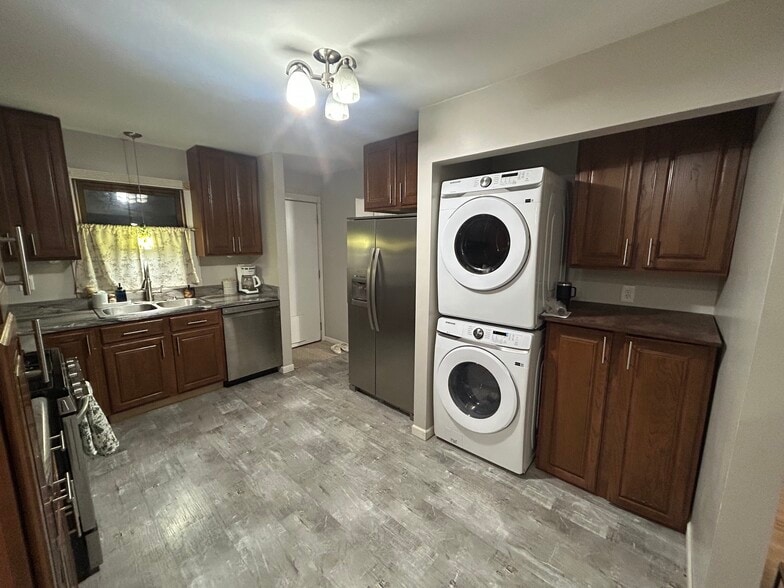 Building Photo - 479 Meadow Ln