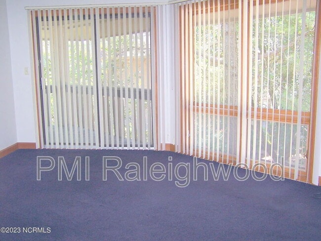 Building Photo - 220 Foxkroft Dr