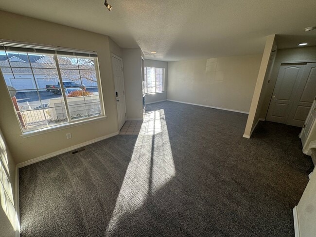 Building Photo - Spacious Townhome in Parker