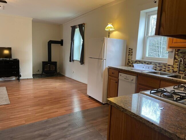 Building Photo - 340 NH-45