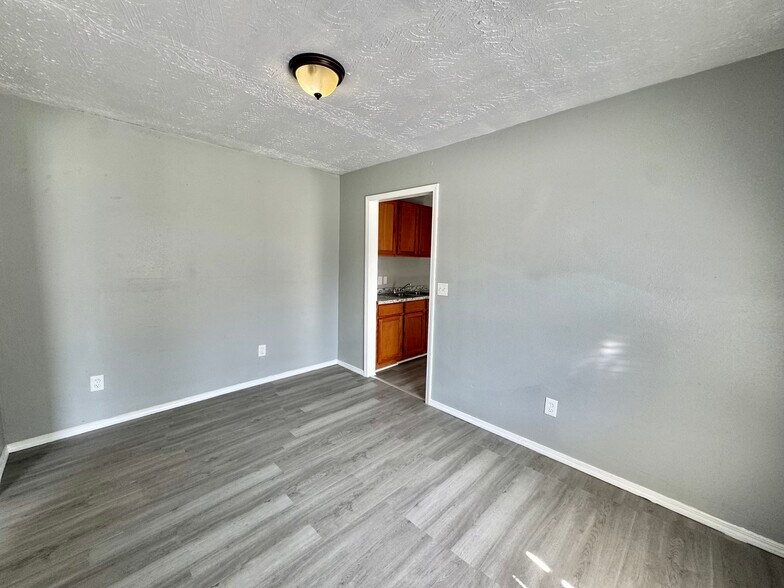 Building Photo - 1501 SW 30th St