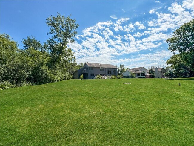 Building Photo - 717 Ashley Dr