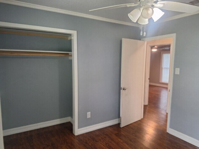 Building Photo - 3BR/2BA Home with Private Yard in Crowley