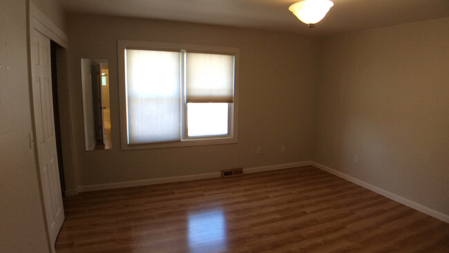 Building Photo - Blacksburg 2 Bedroom Townhouse- Available ...
