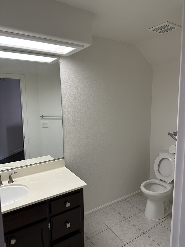 Building Photo - 542 Mill River Ln