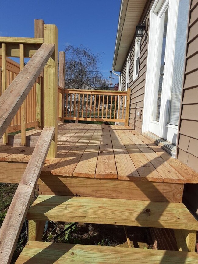 Building Photo - Great Home on corner lot in prime location in Knoxville