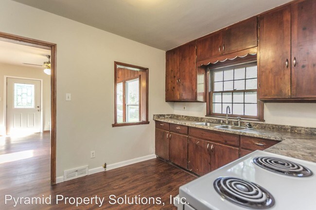 Building Photo - 4 br, 1 bath House - 5 E Park Ave