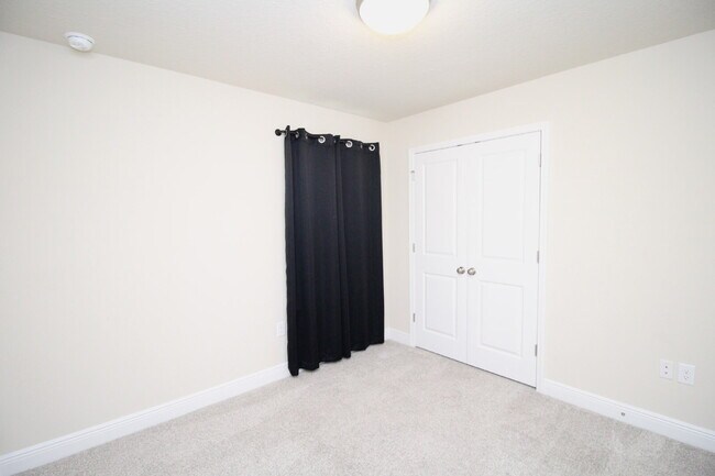 Building Photo - Beautiful 3-Bedroom, 2-Bath with 1-Car Garage, Open Floor Plan, Stainless Steel Appliances, and F...