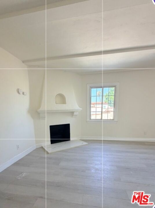 Building Photo - 1034 W 84th St