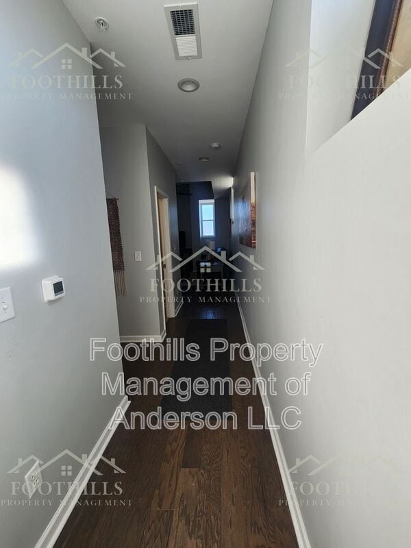 Building Photo - 210-216 N Main St