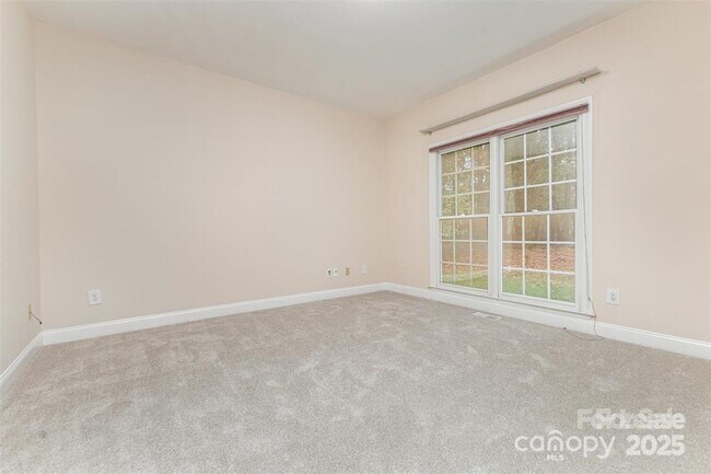 Building Photo - 3439 12 Oaks Pl