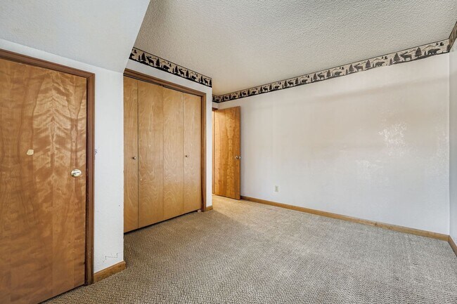 Building Photo - 345 N Chipmunk Cir