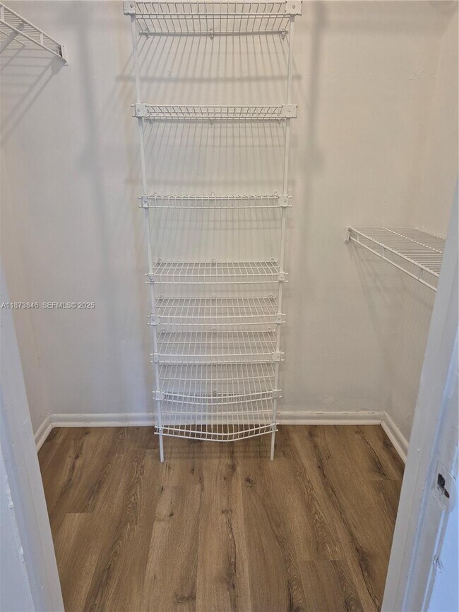 Building Photo - 216 SW 9th St