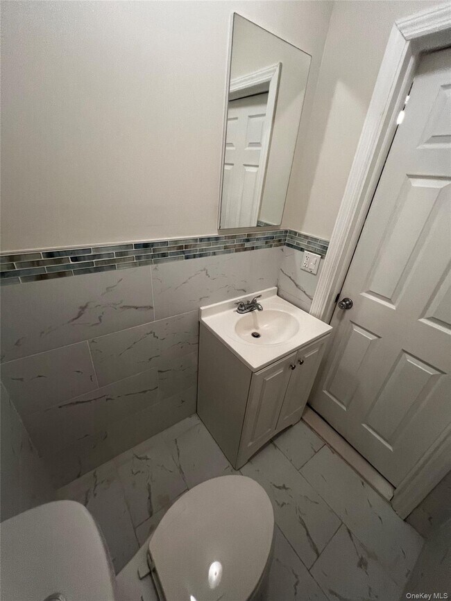 Building Photo - 349 Warwick Ave