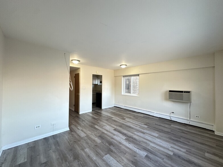 Building Photo - 1400 Chicago Ave