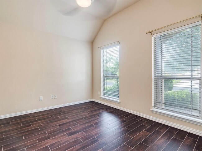Building Photo - 327 Saffron Springs