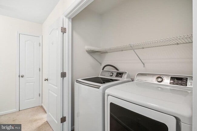 Building Photo - 396 Delmar St
