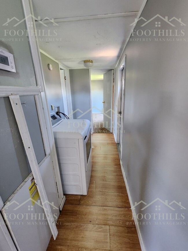 Building Photo - 2-Bedroom Mobile Home in Colony Park with ...