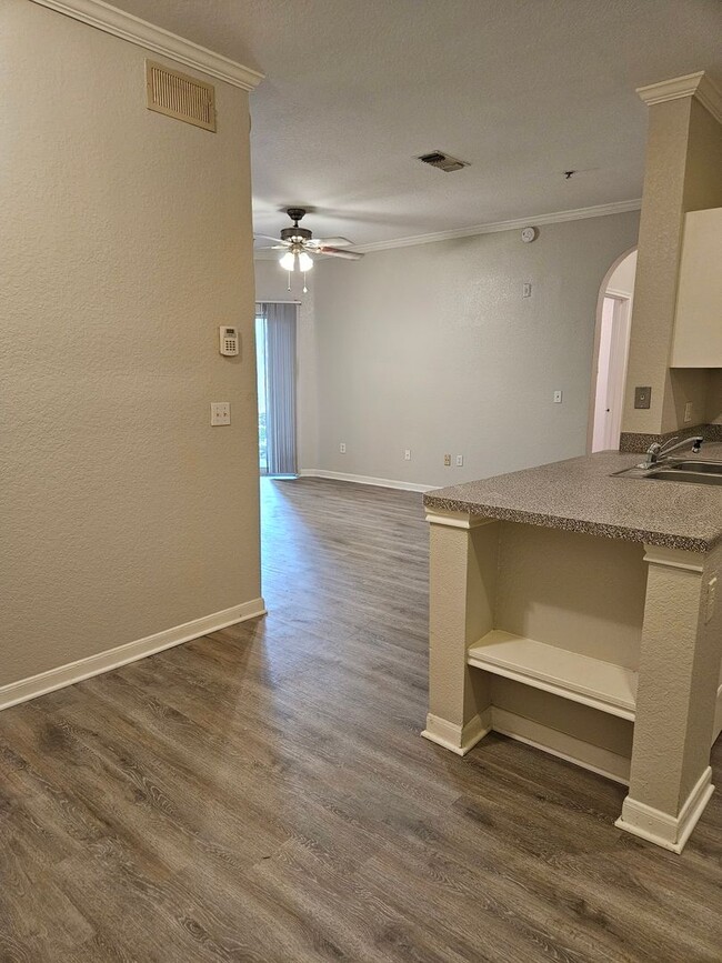 Building Photo - Available now 2bed 2bath Downtown Orlando ...