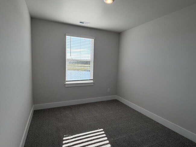 Building Photo - 4339 Majesty Dr