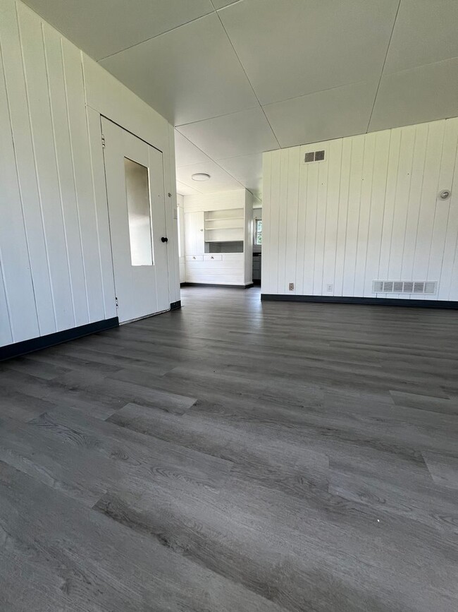 Building Photo - Two Bedroom Single Family Home