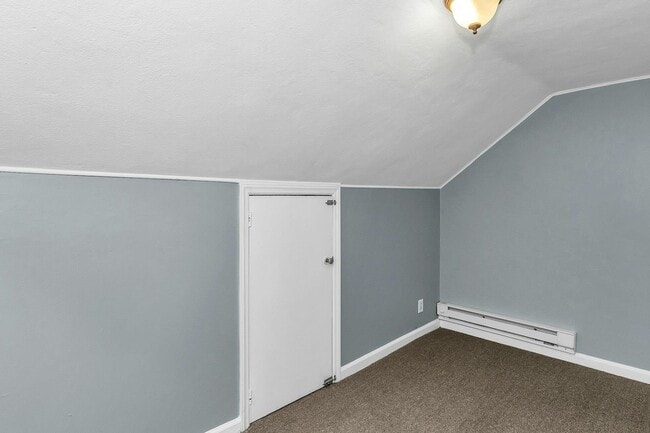 Building Photo - 95 E Shore Dr