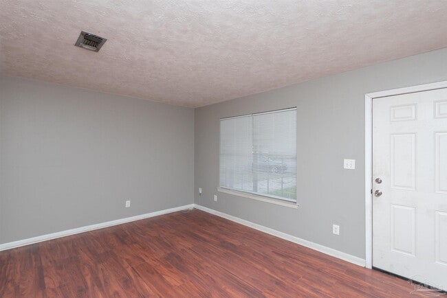 Building Photo - 525 Quigley Rd