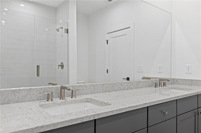 Building Photo - 201 New St