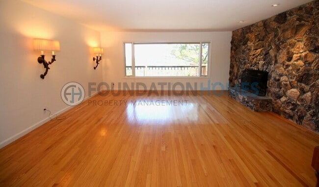 Building Photo - 160 Kaden Dr