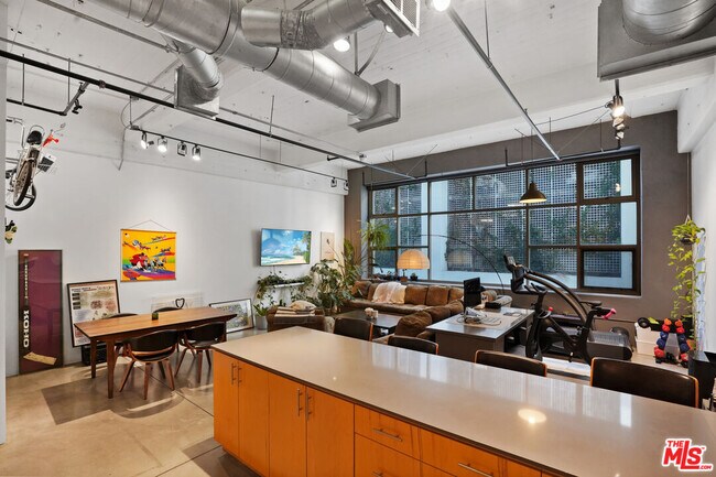 Building Photo - 1130 Flower St