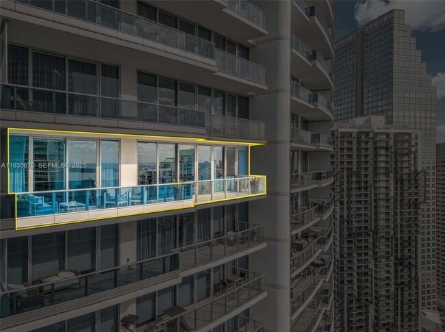 Building Photo - 200 Biscayne Blvd Way