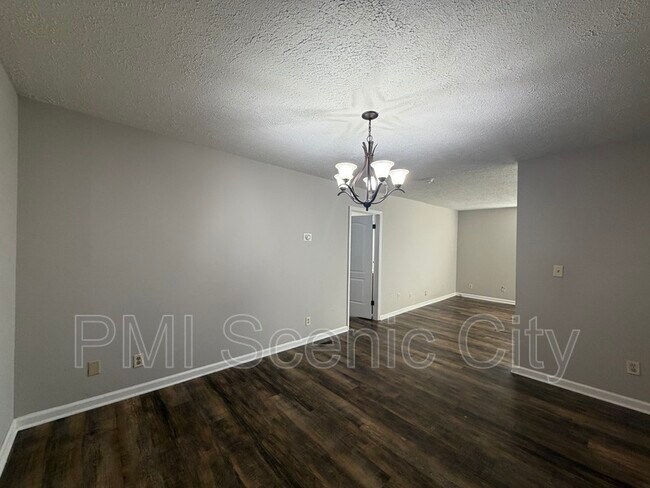 Building Photo - 8810 Great Family Trl