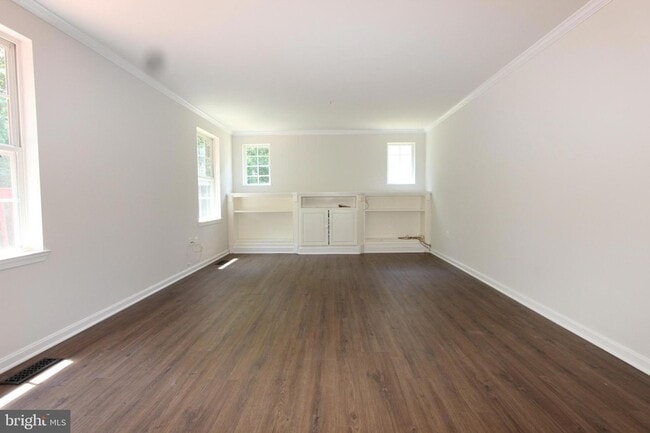 Building Photo - 406 Round Table Dr