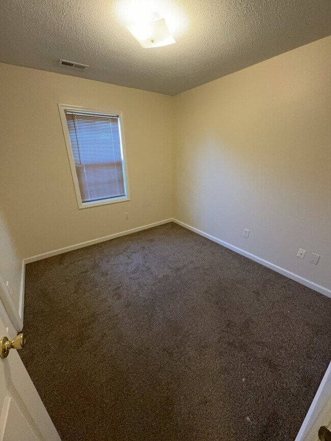 Building Photo - Charming 3 Bedroom, 2 Bath Home in Hubert-132 Daphne Drive