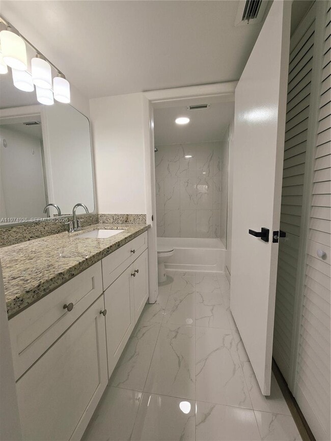 Building Photo - 2881 N Oakland Forest Dr