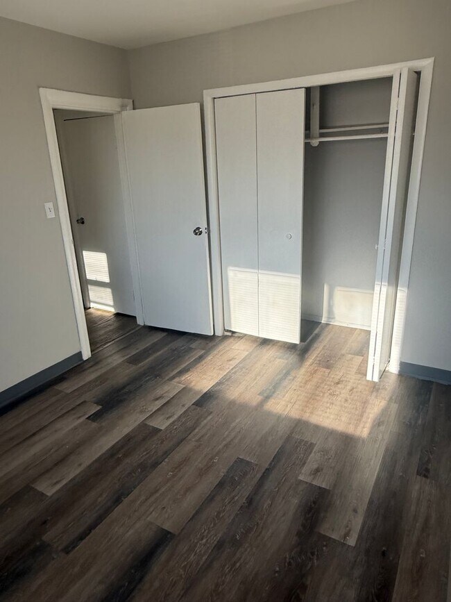 Building Photo - Mayflower Apartments