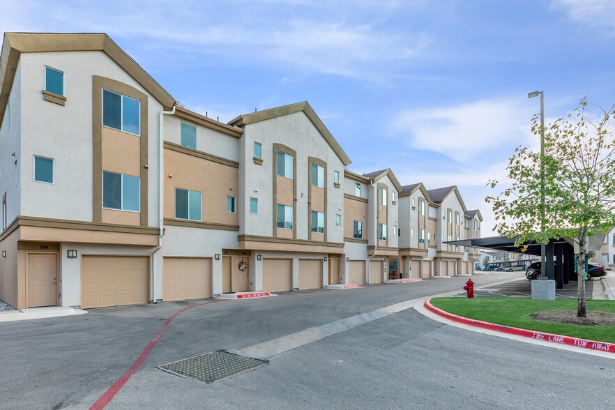 Building Photo - Room in Townhome on W Whitestone Blvd