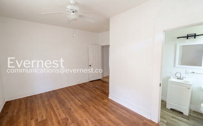 Building Photo - 3-Bed/2-Bath/Pet Friendly/Available Now!