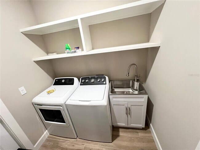 Building Photo - 7433 Battalla Rd