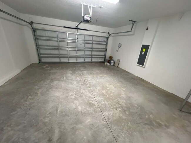 Building Photo - 17476 Happytrails St