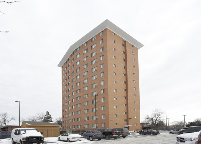 Building Photo - Hiawatha Towers