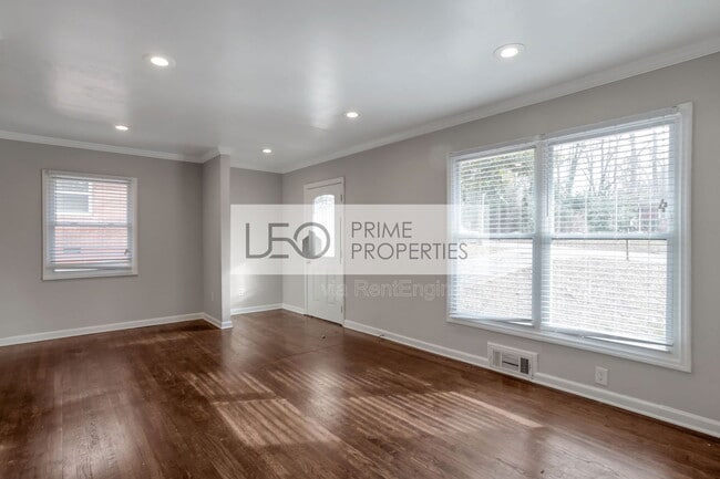 Building Photo - 751 Yale Pl SW