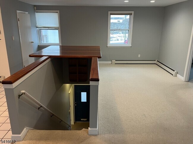 Building Photo - 18 Montrose Ave