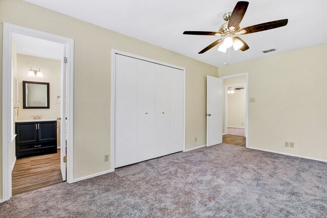Building Photo - Move-In Ready Condo with Open Layout
