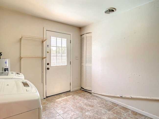 Building Photo - 4 Bedroom POOL Home in Largo