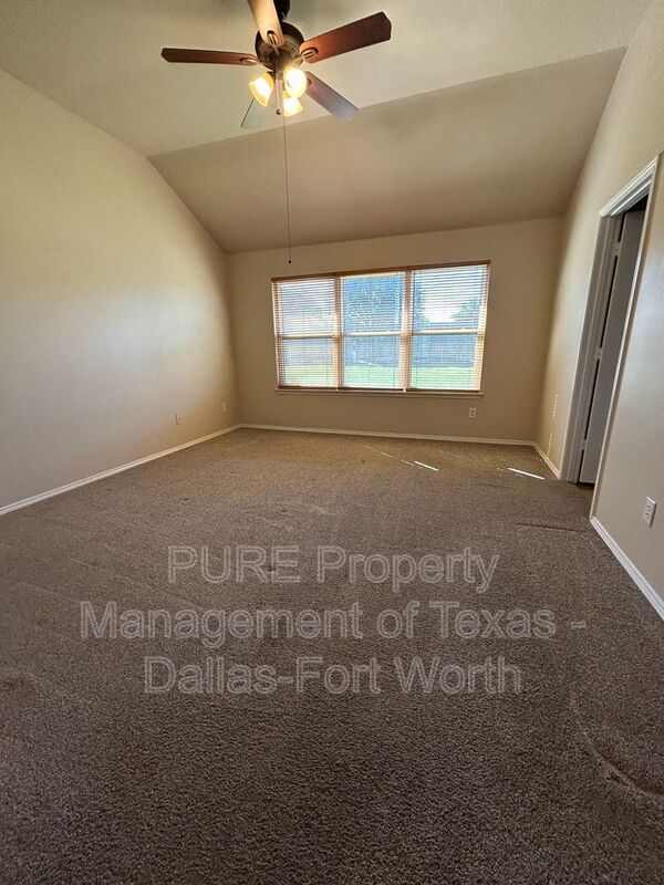 Building Photo - 7628 Hollow Forest Dr